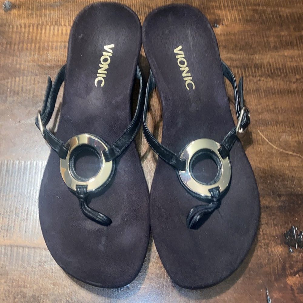Vionic Women’s US 7 Orchid BLACK Leather Medallion sandal